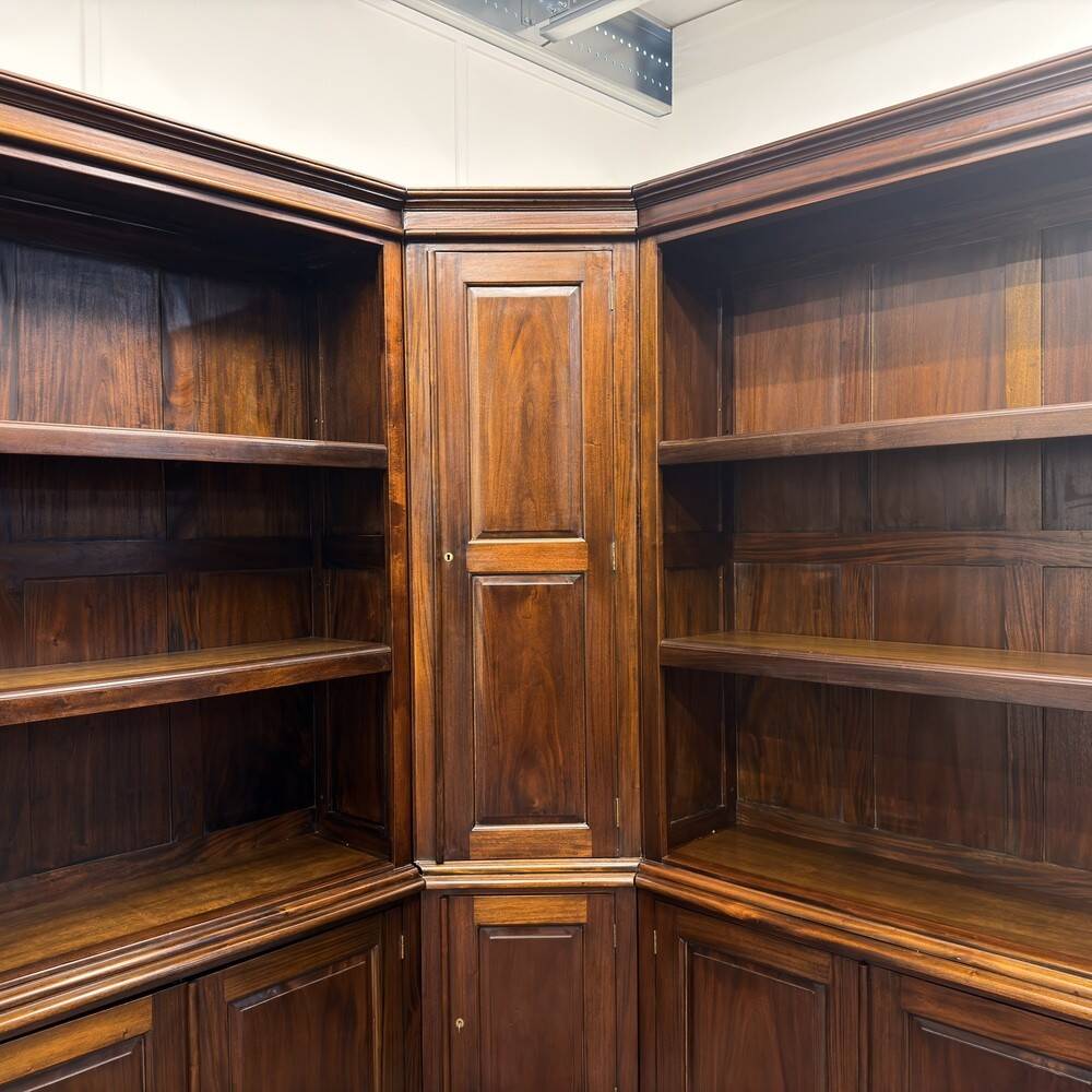 Bibliothèque d'angle classique