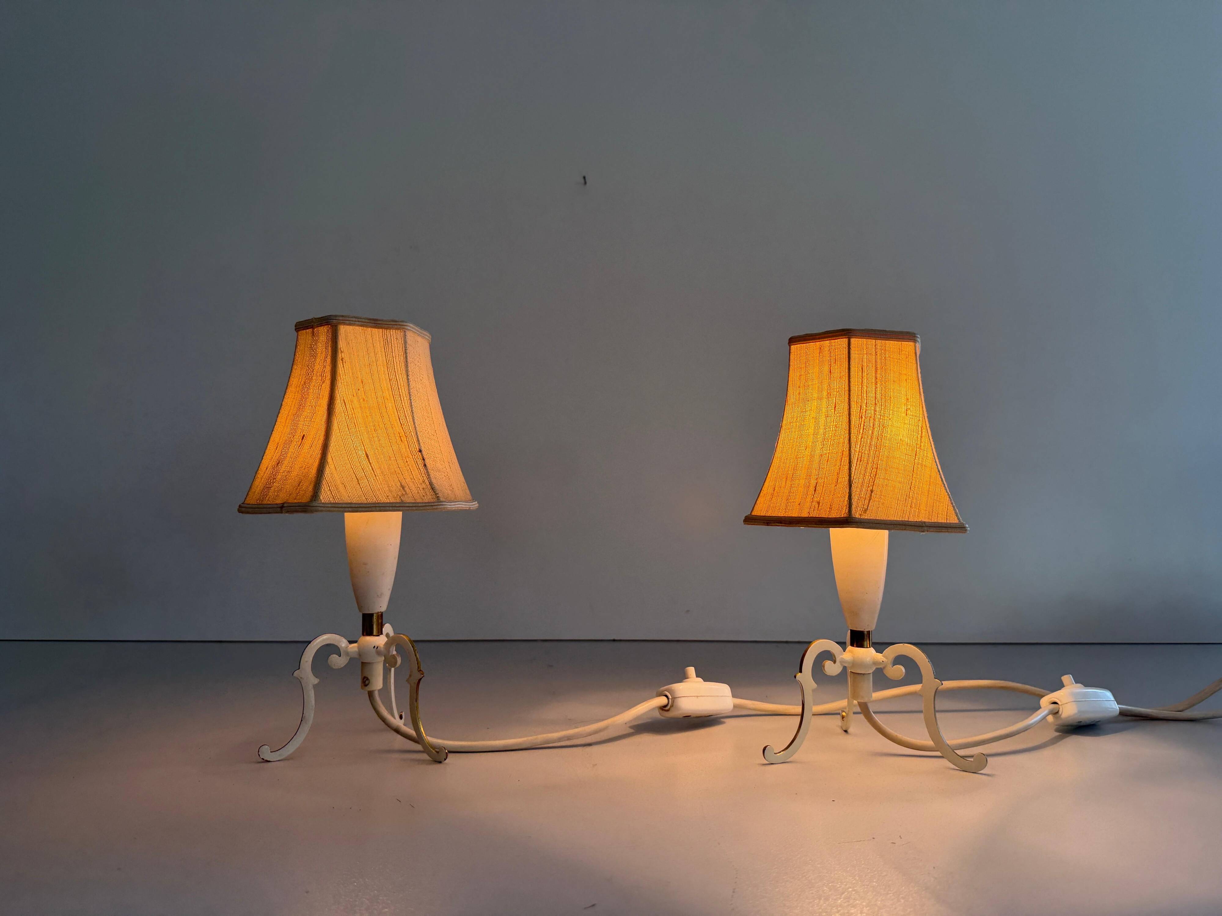 Paire de lampes de chevet du milieu du siècle en laiton et abat-jour en tissu, années 1960, Allemagne