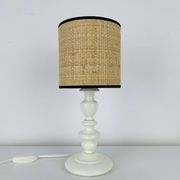Lampe en bois tourné blanc, abat-jour en rotin, années 60
