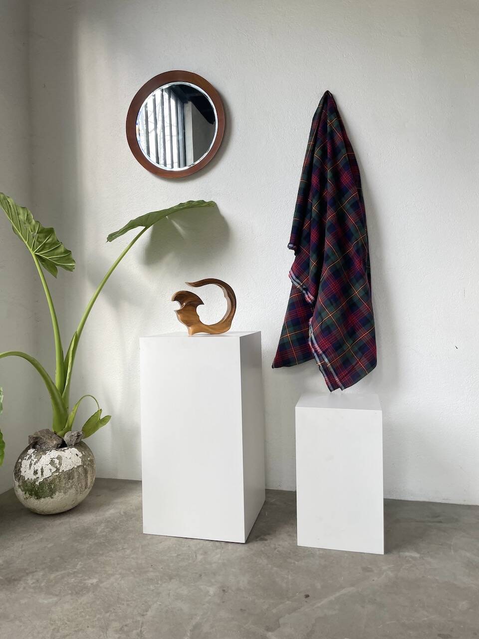 Wooden sculpture vase