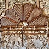 Flower-shaped rattan headboard
