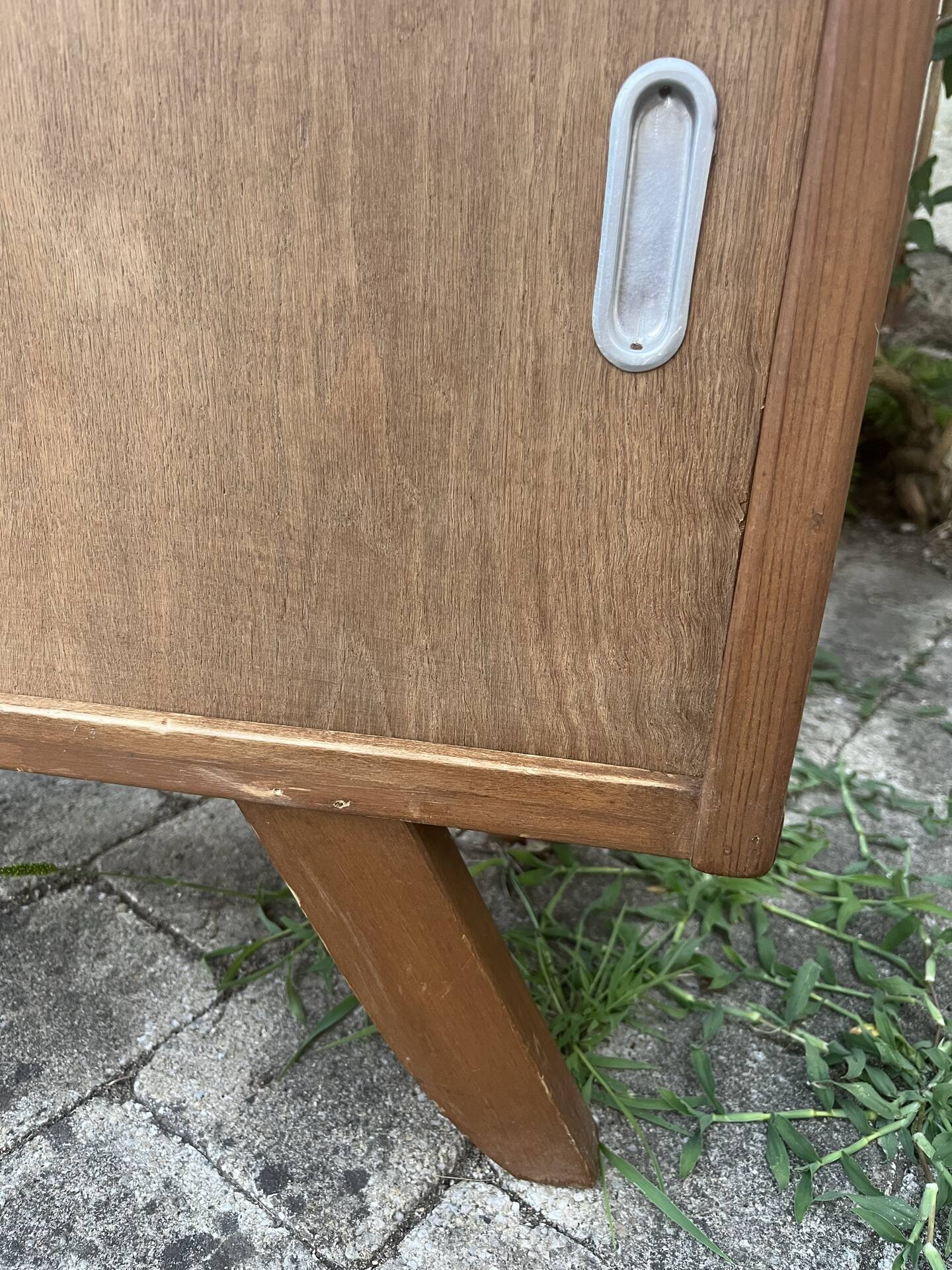 Vintage low TV unit / bookshelf sideboard with tapered legs.