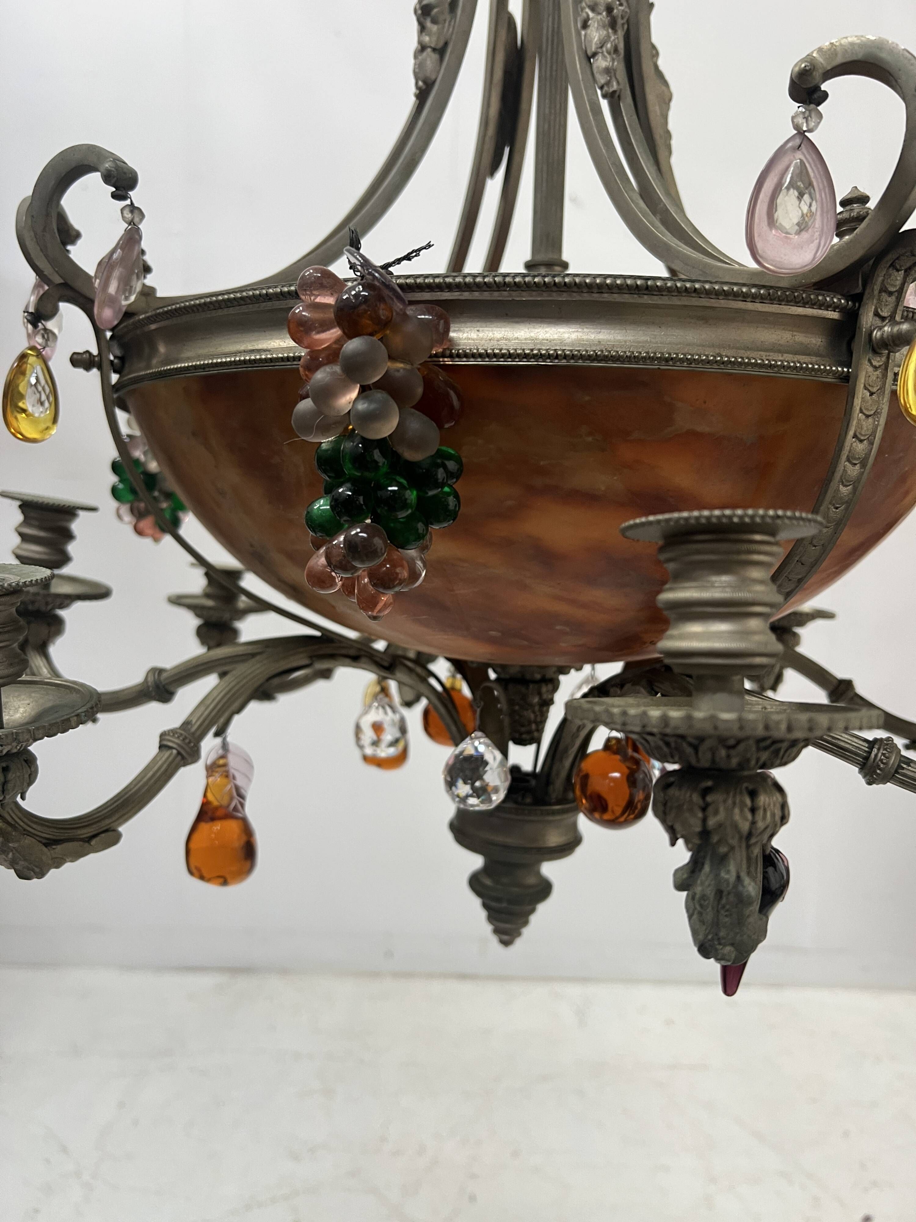Napoleon III chandelier in bronze and alabaster with eight light arms, 19th century.