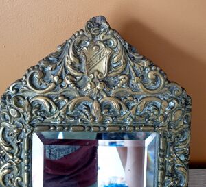 Miroir de table - en laiton ou cuivre repoussé sur bois - miroir biseauté - de style rococo, louis x