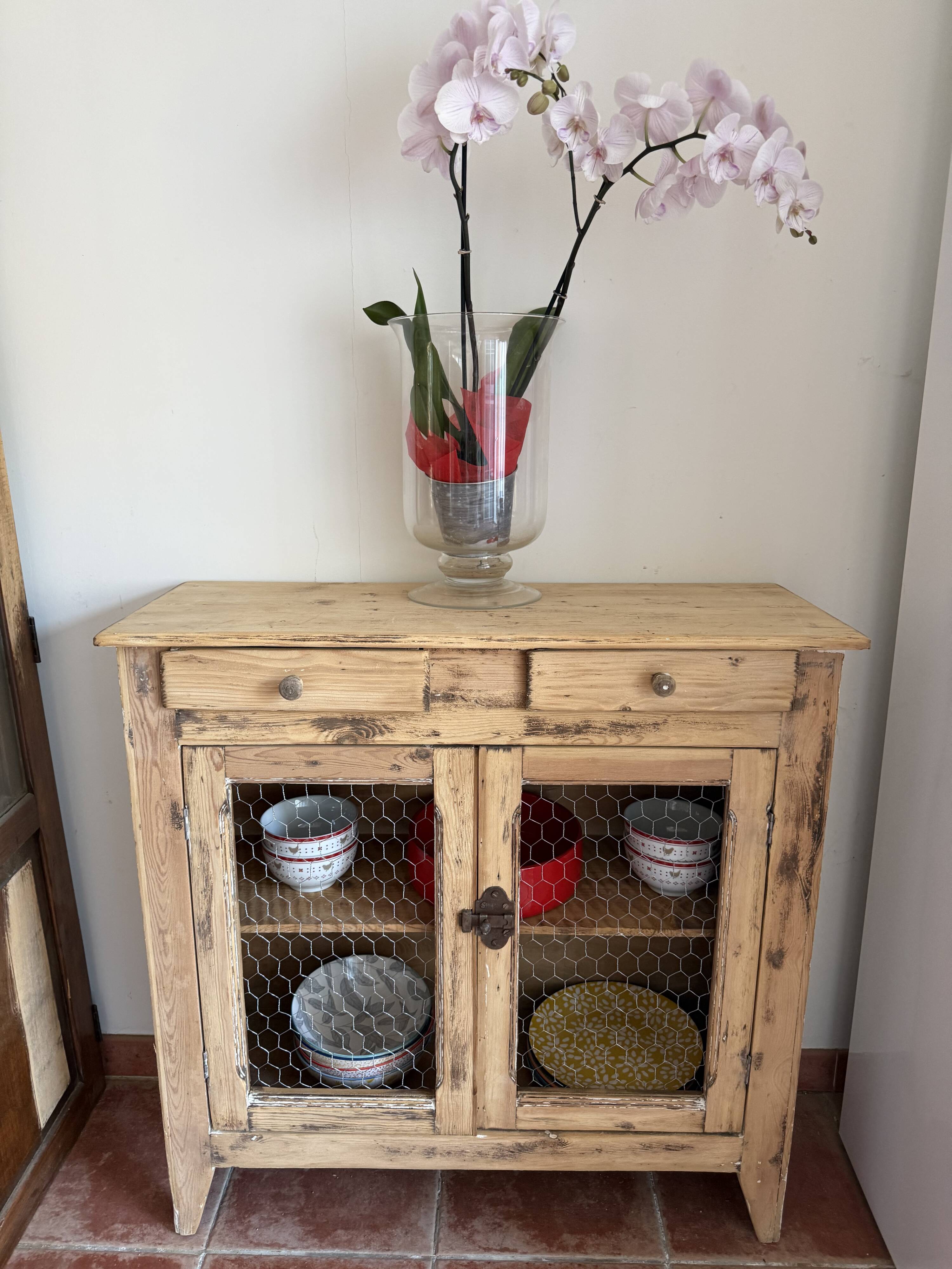 Beautiful Parisian buffet, sanded and gridded.
