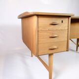Bureau Bommerang fabriqué en teck et en laiton par Peter Løvig Nielsen pour Hedensted Furniture des années 1960