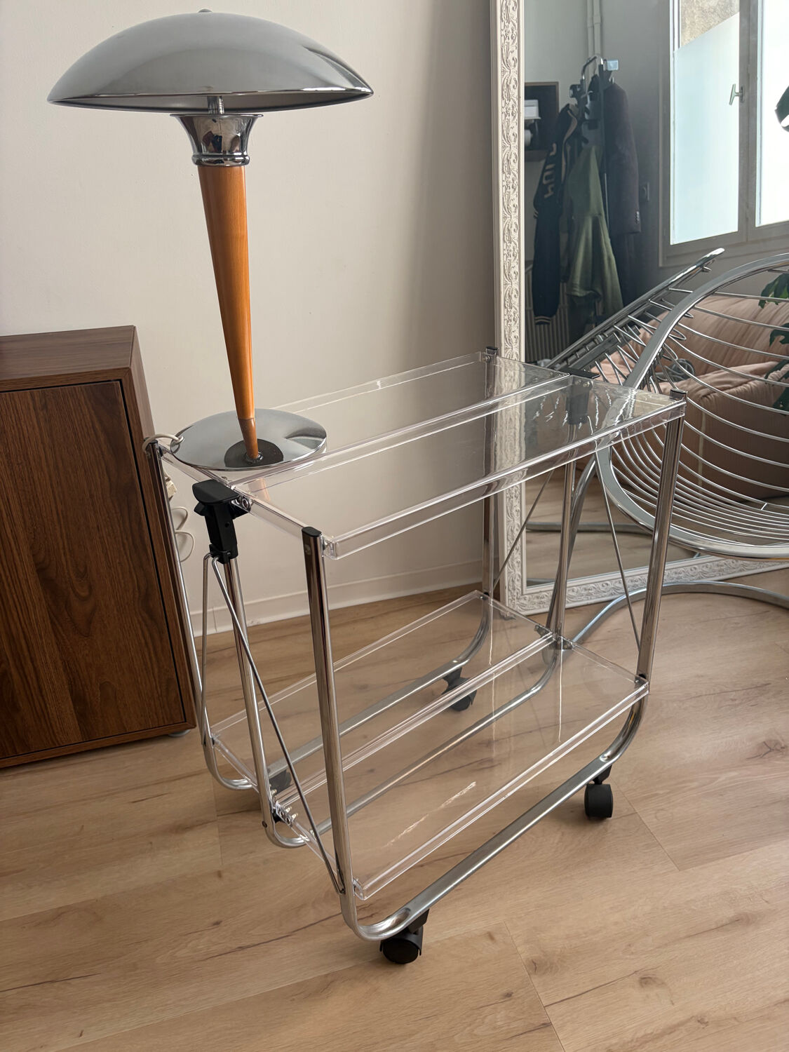 Folding dessert table in acrylic on wheels