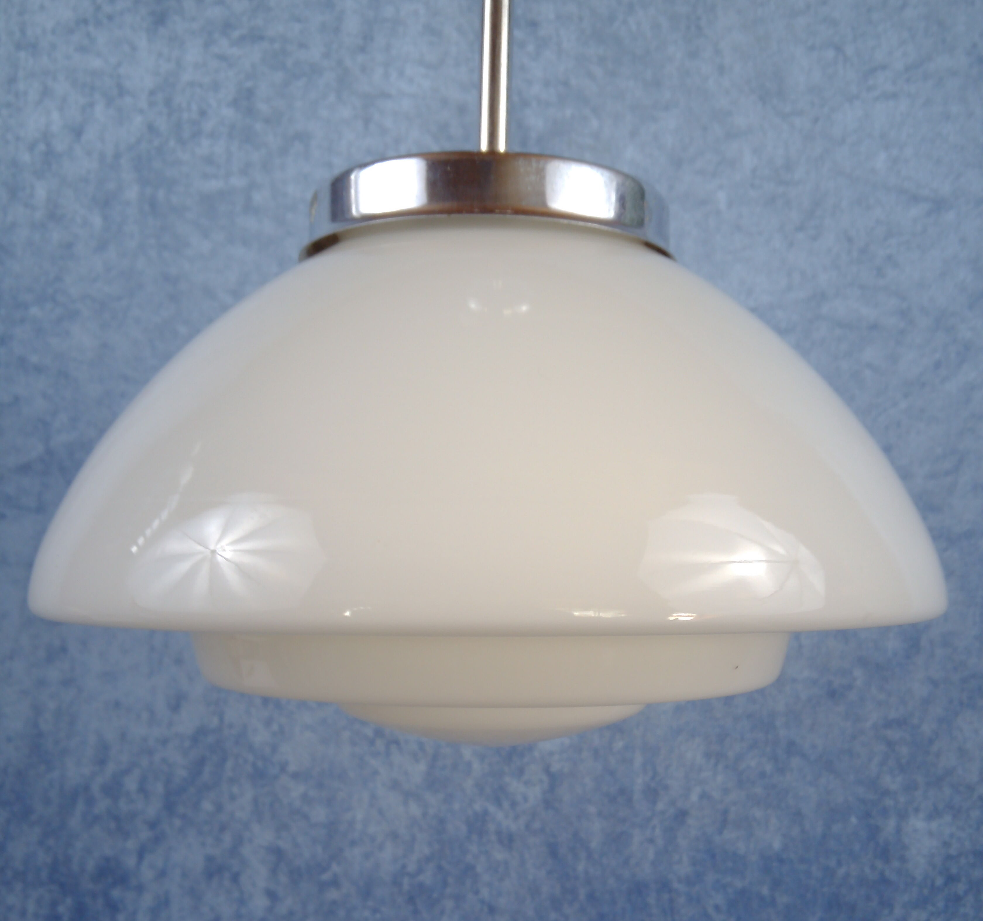 Art Deco opaline pendant with chromes suspension. 1930/40's