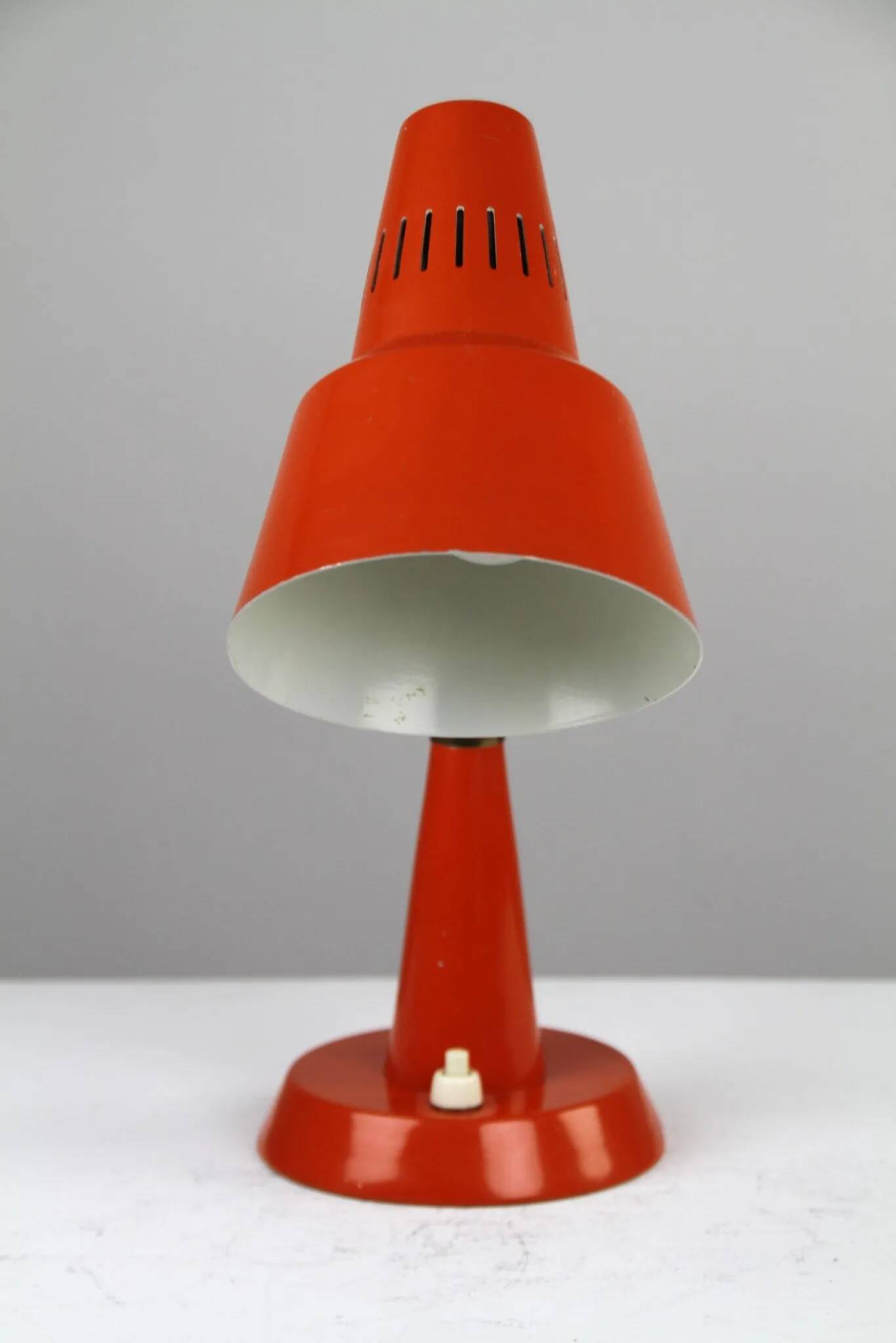 Gemi Model 600/5 Table or Desk Lamp – Swedish Modernism in Burnt Orange