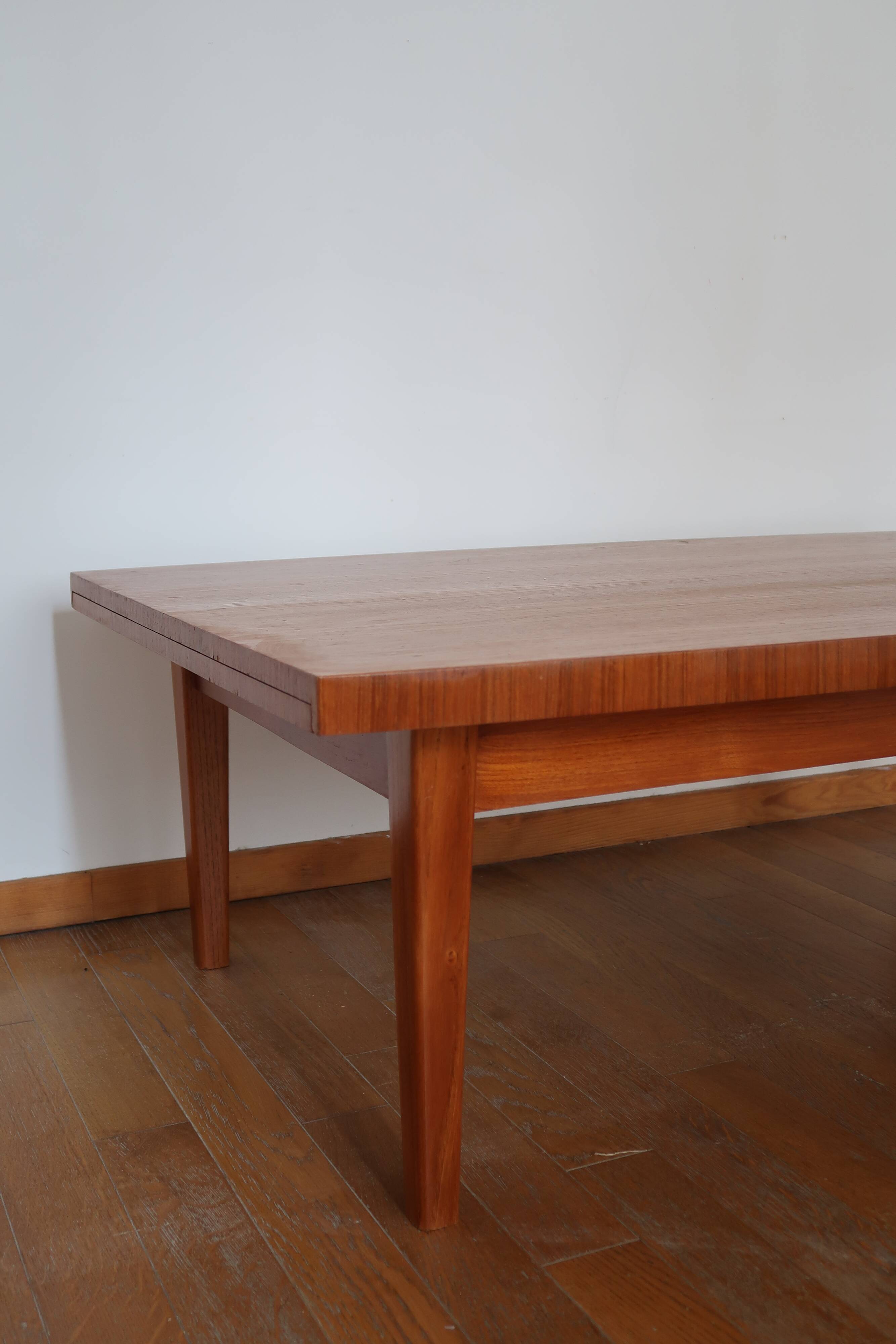 Large Scandinavian extendable coffee table