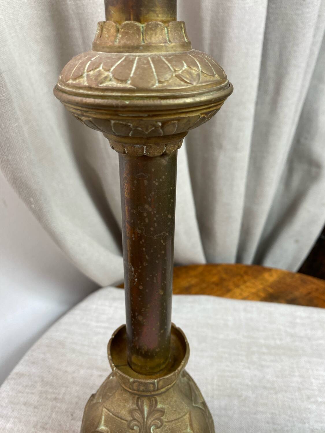 Paire de piques-cierges d’église en bronze et laiton