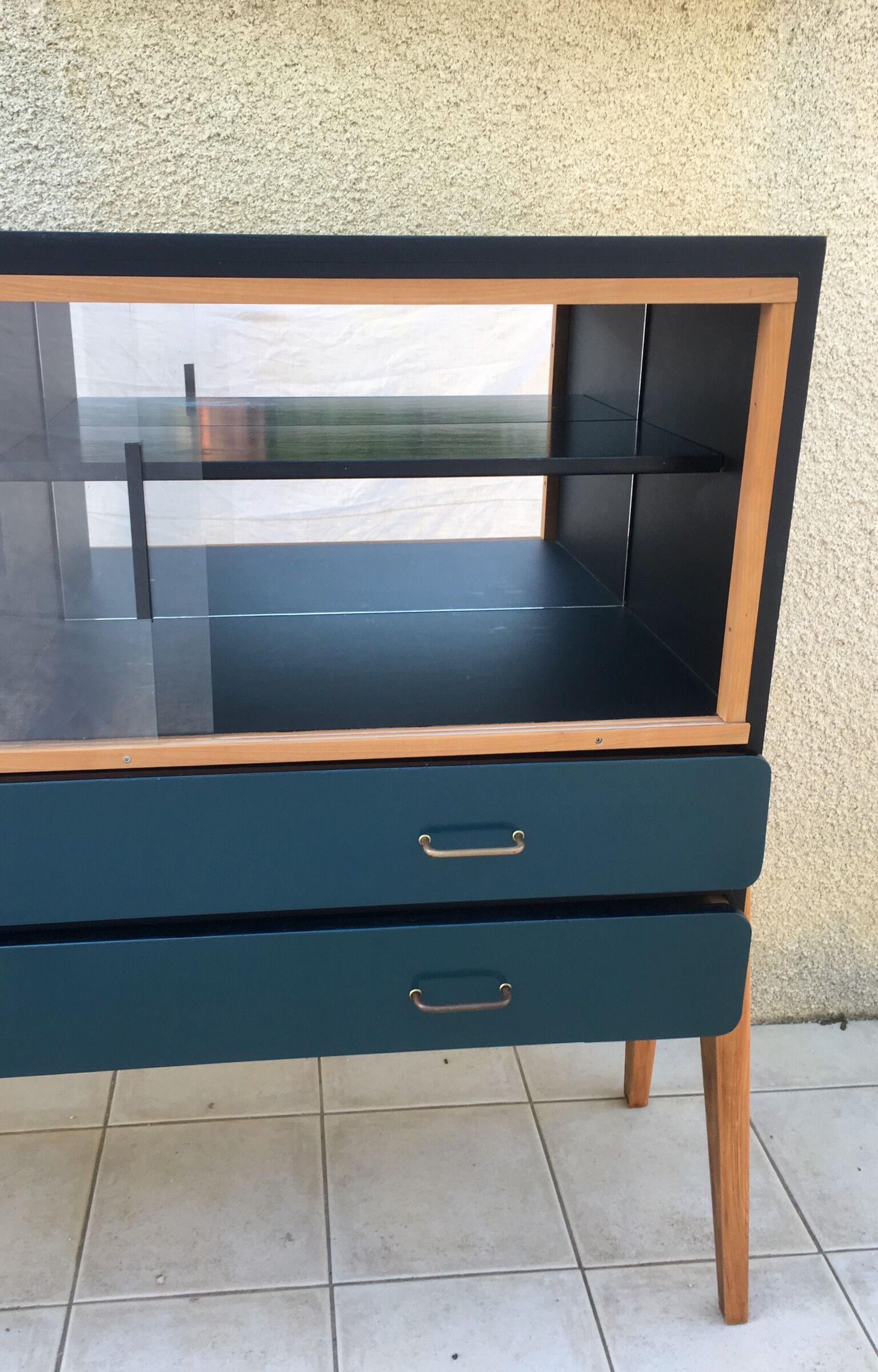 Showcase vintage compass feet