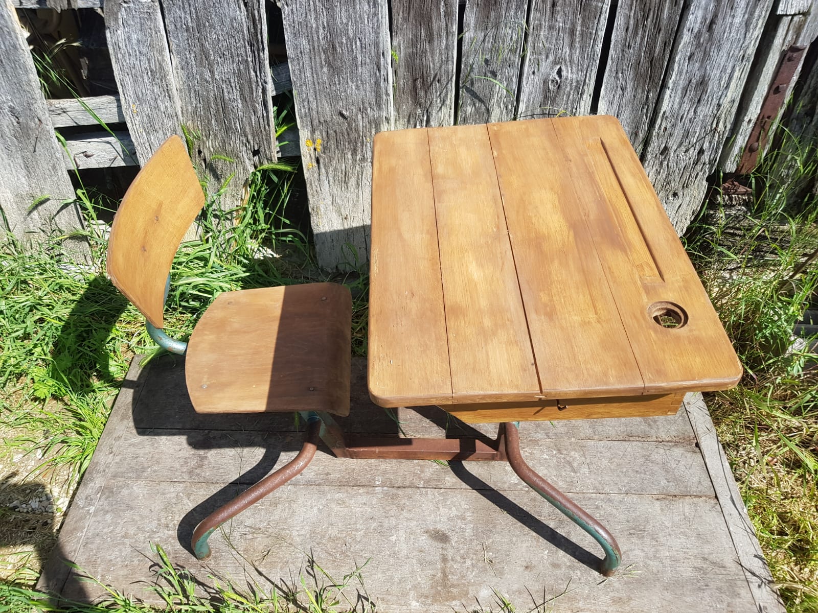 Former office children's scalable desk