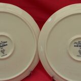 Lot de 2 assiettes à dessert en porcelaine . décor de jean picart le doux.