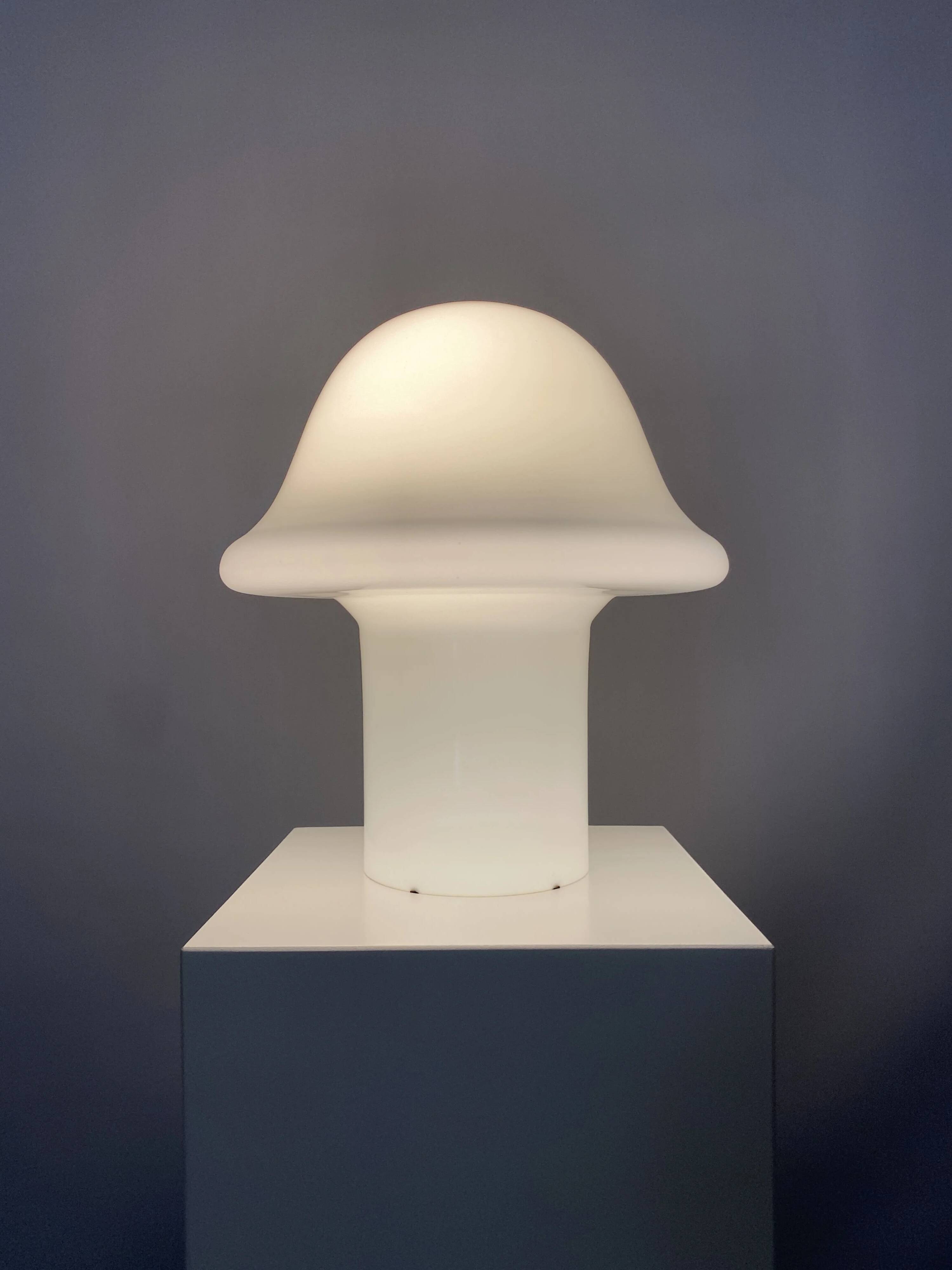 Large XL mushroom table lamp in white glass entirely white Peill and Putzler 1970