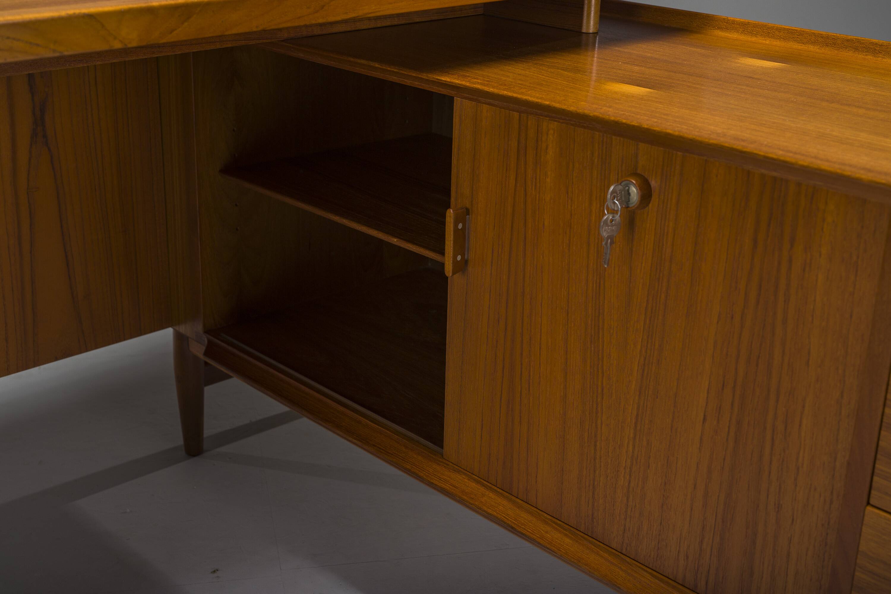 Executive Desk Model 209 in Teak by Arne Vodder for Sibast, 1955
