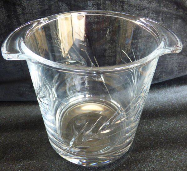 Set of 2 pieces with wheat ear pattern, including 1 jug and 1 ice bucket.