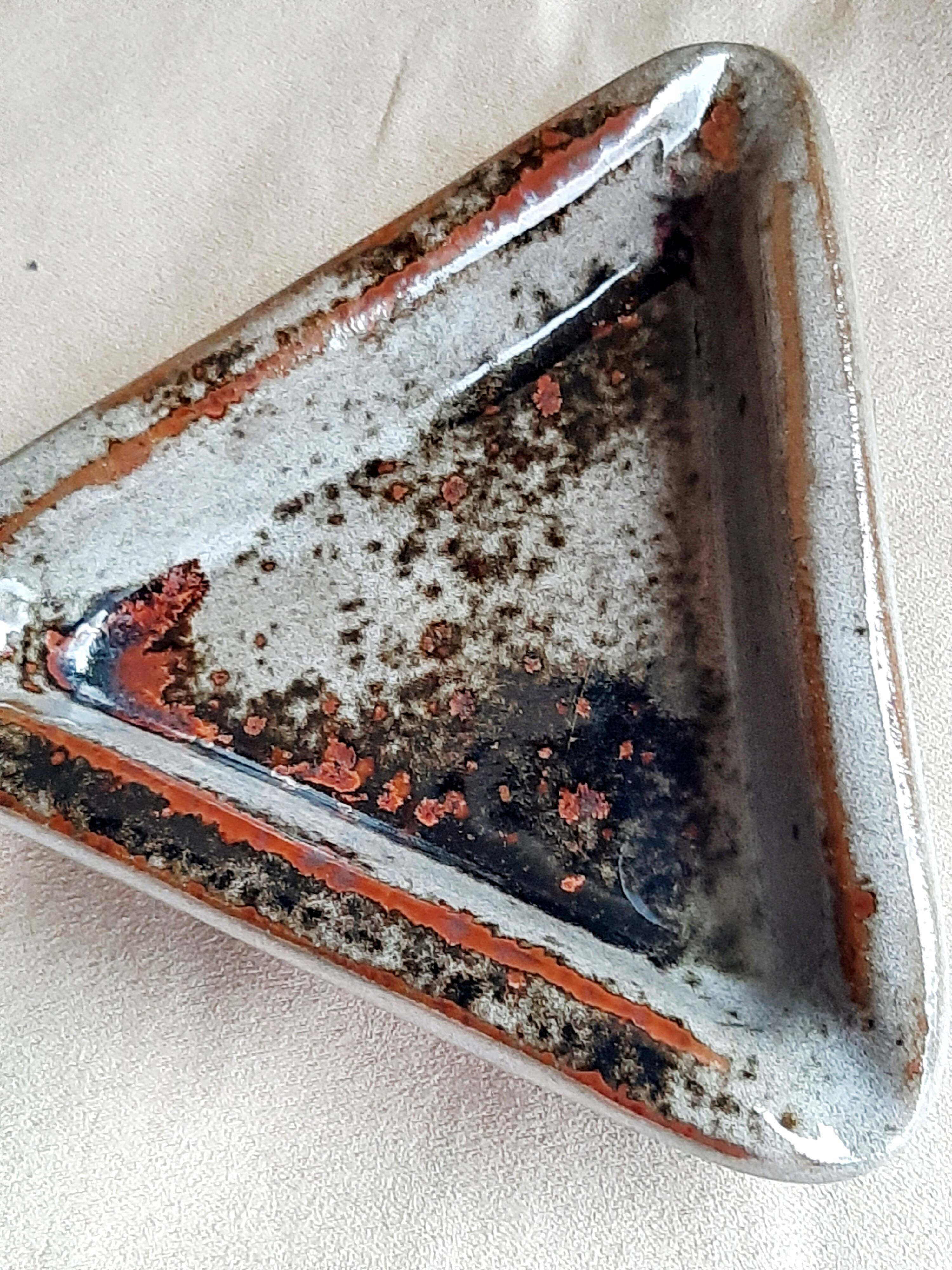 Cendrier en grès signé Chantal et Thierry Robert