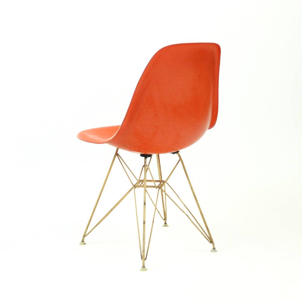 Chaise à piètement Eiffel orange par Charles et Ray Eames pour Herman Miller, années 1960