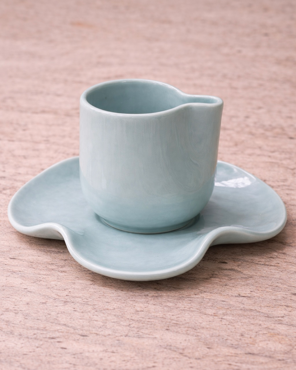 Set of wavy ceramic cup and saucer - sky blue