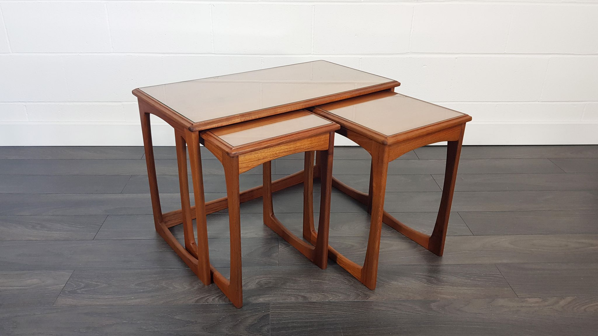 Tables gigognes des années 1960