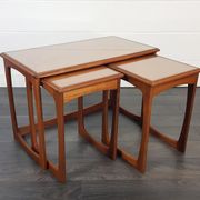 Tables gigognes des années 1960