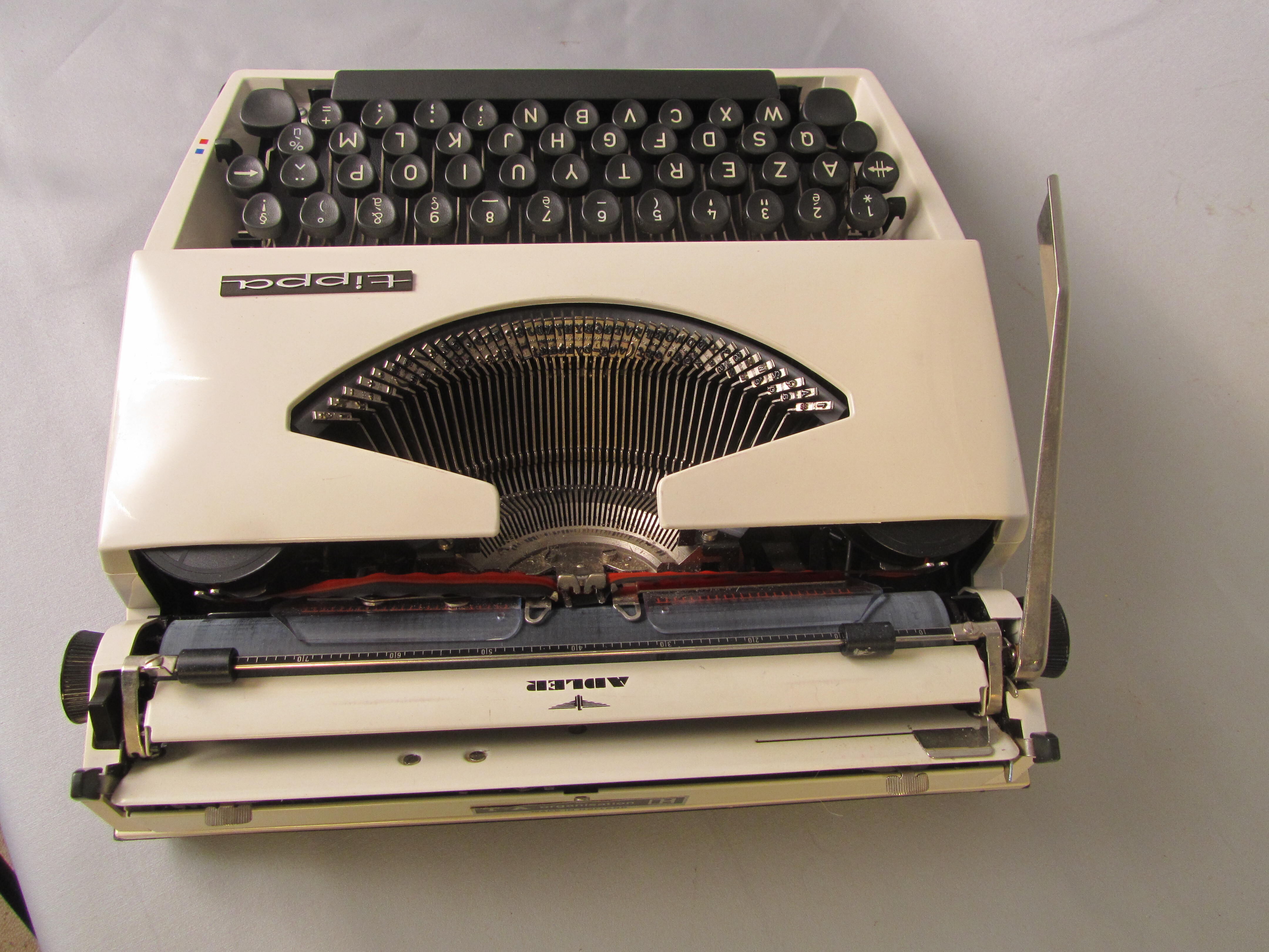 Machine à écrire Adler Tippa années 70