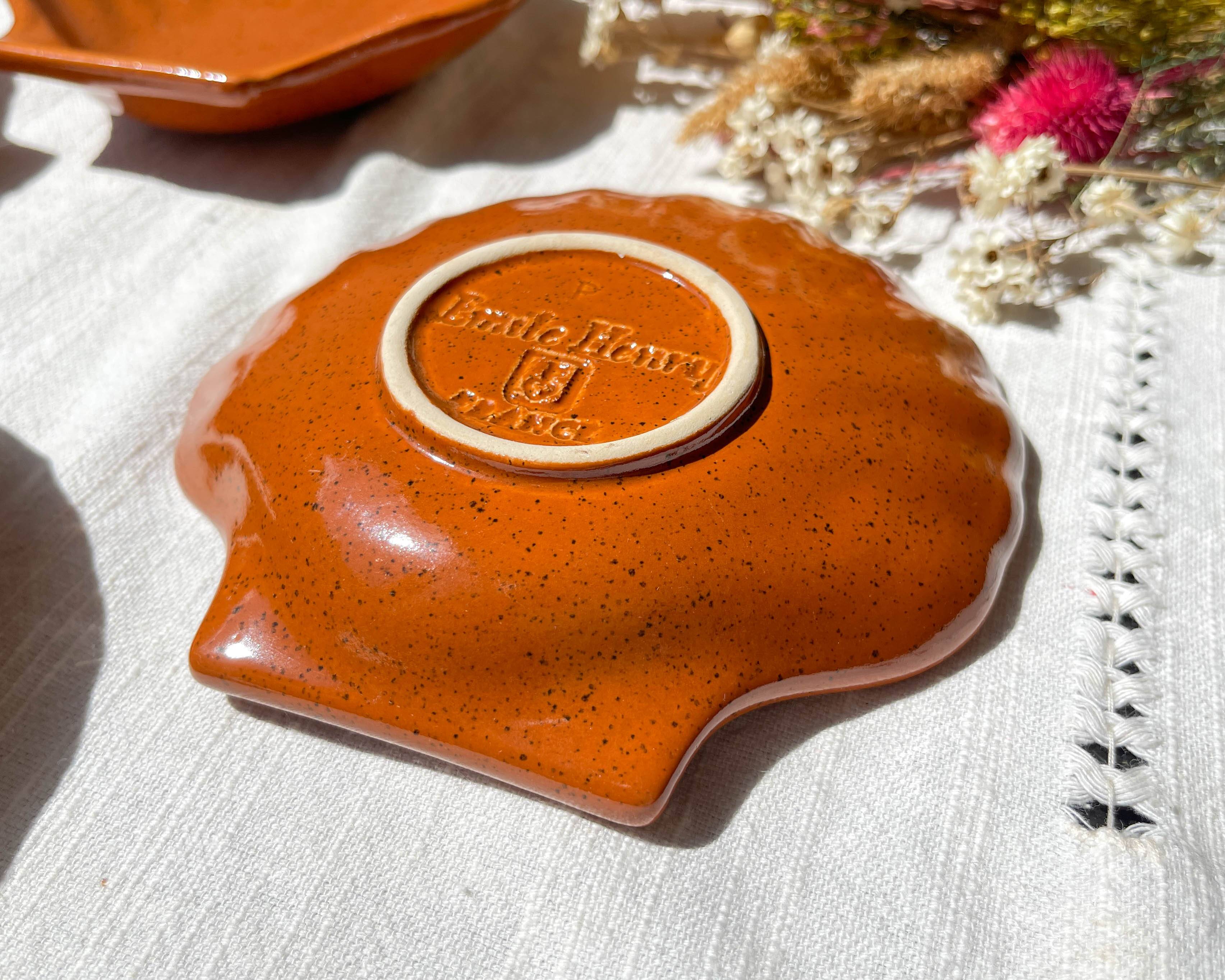 4 Vintage Emile Henry Ceramic Scallop Shells Speckled Made in France 1950