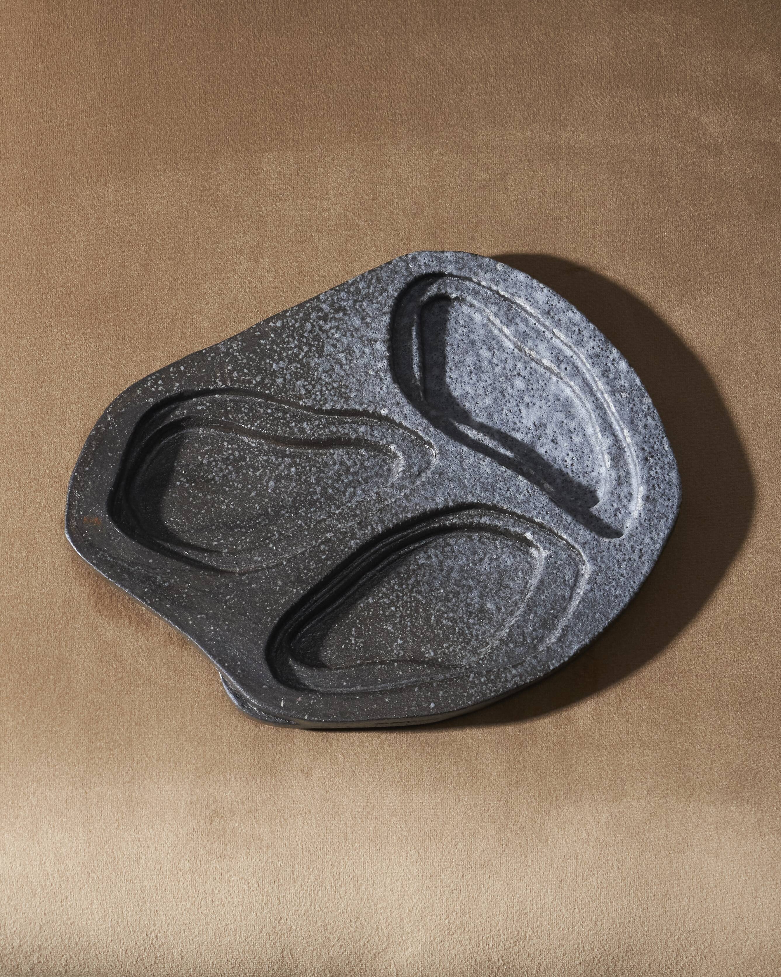 BAH OUI SMALL STONEWARE OYSTER PLATE