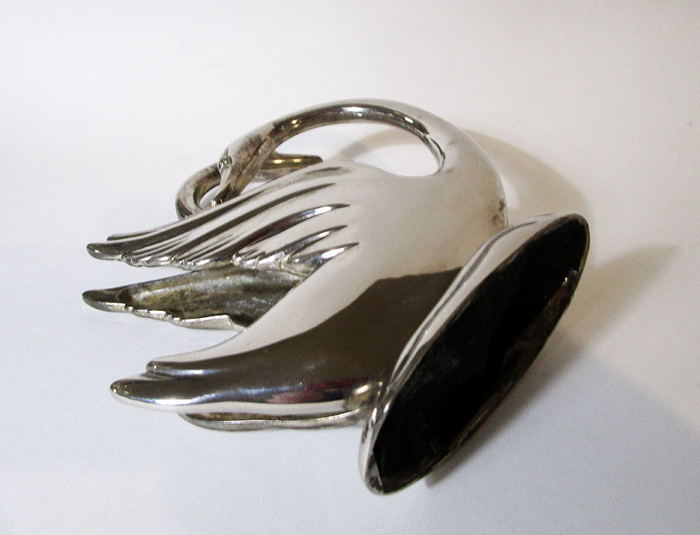 Paper towel holder with swans