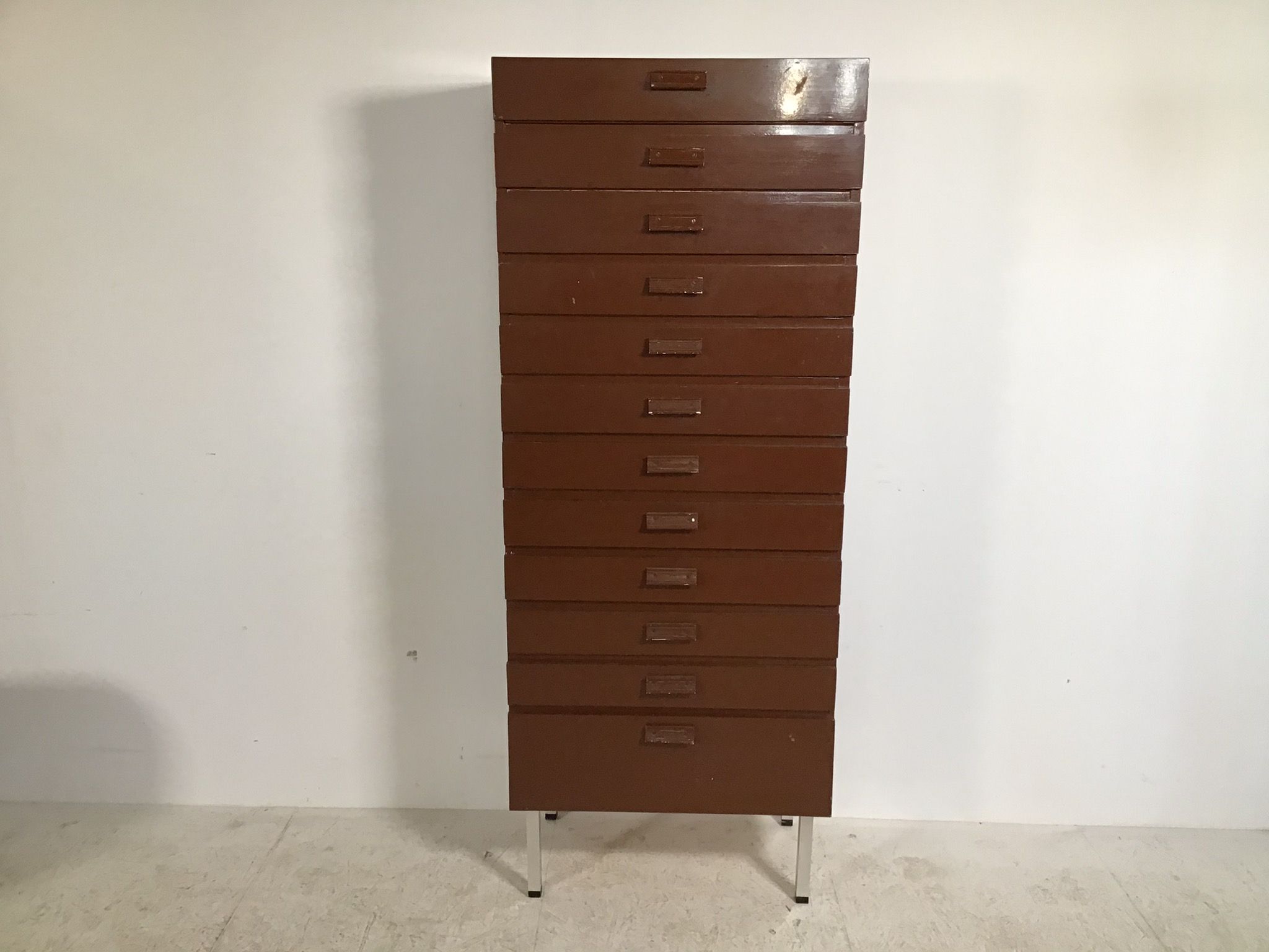 Commode haute laquée brune | Selency