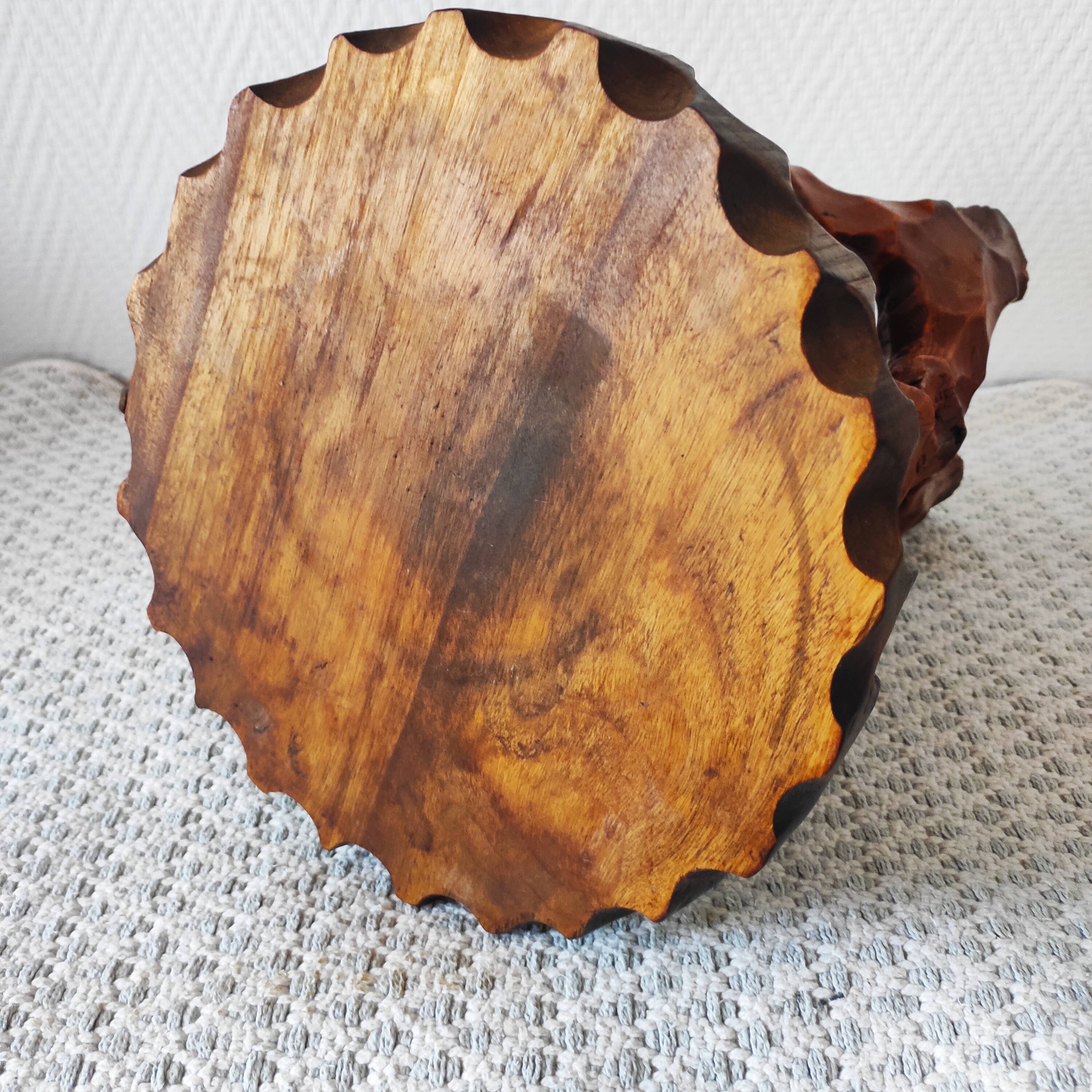 Biomorphic stool in carved wood – Vintage organic work from the 1960s.