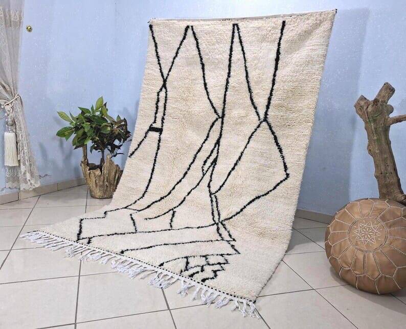 Handmade Moroccan rug from Oued Zam, size 160 x 240 cm.
