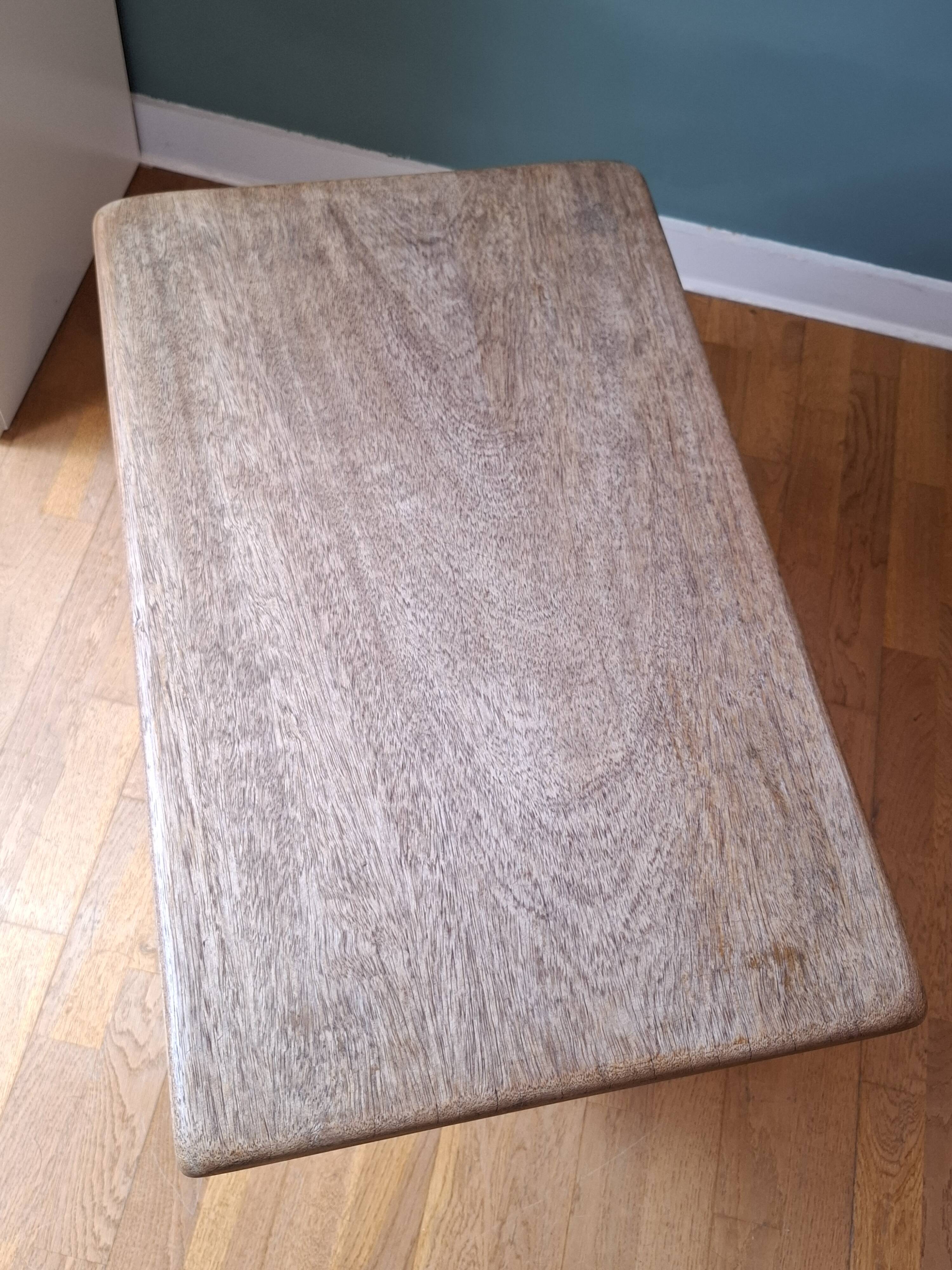 Table basse brutaliste