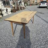 Spindle leg farm table