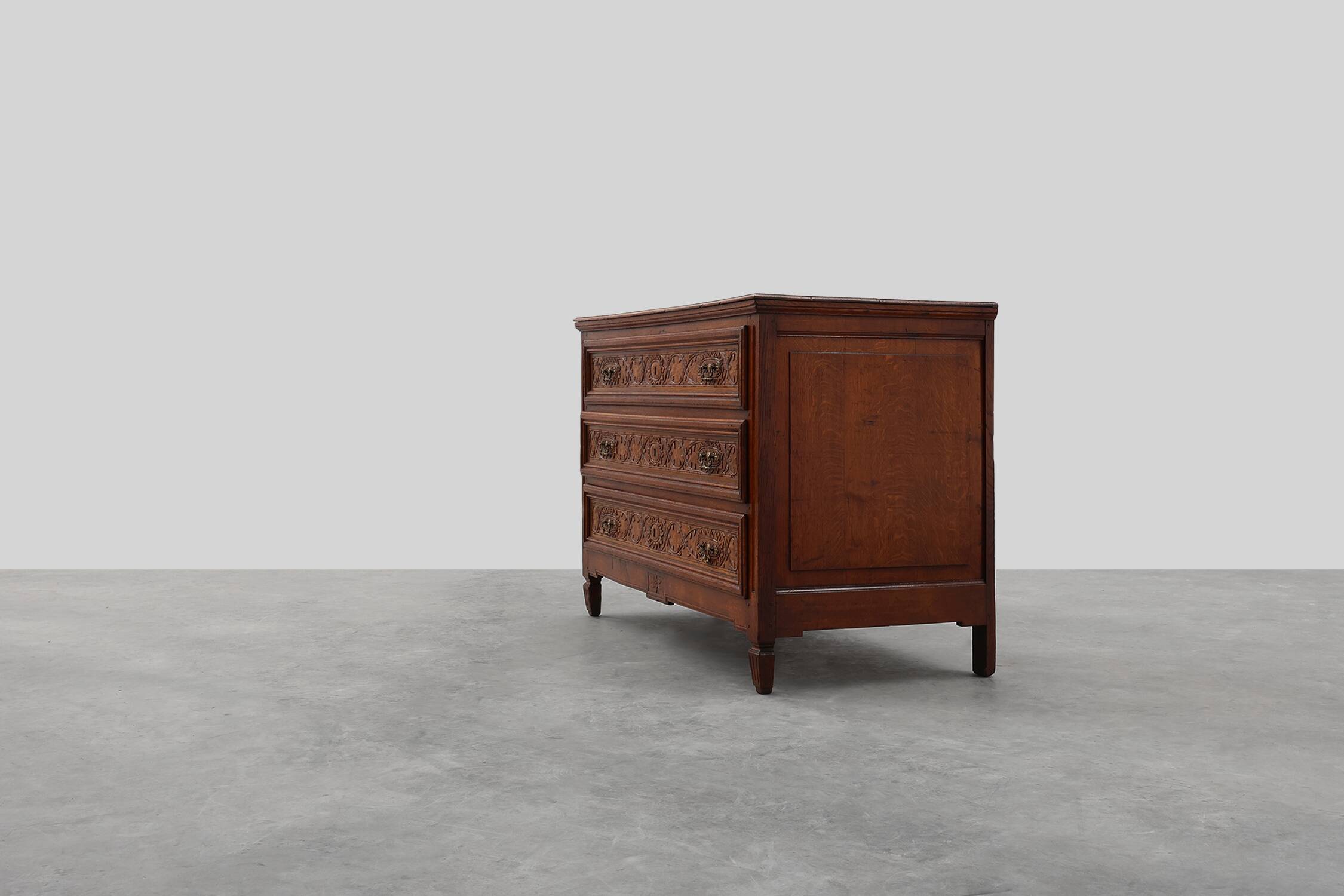 Commode en chêne de style Renaissance italienne, XVIIe siècle