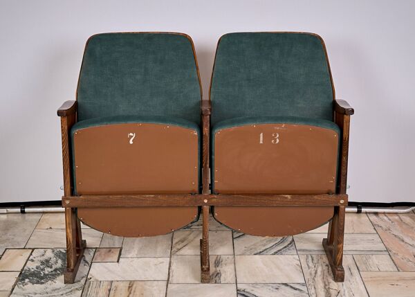 Sièges de cinéma doubles vintage tchécoslovaques des années 1970 Design rétro