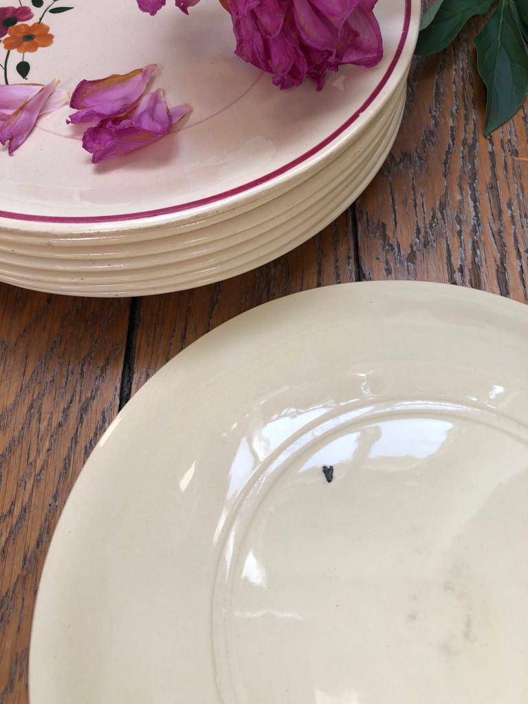 11 plates vintage 40s, floral pattern