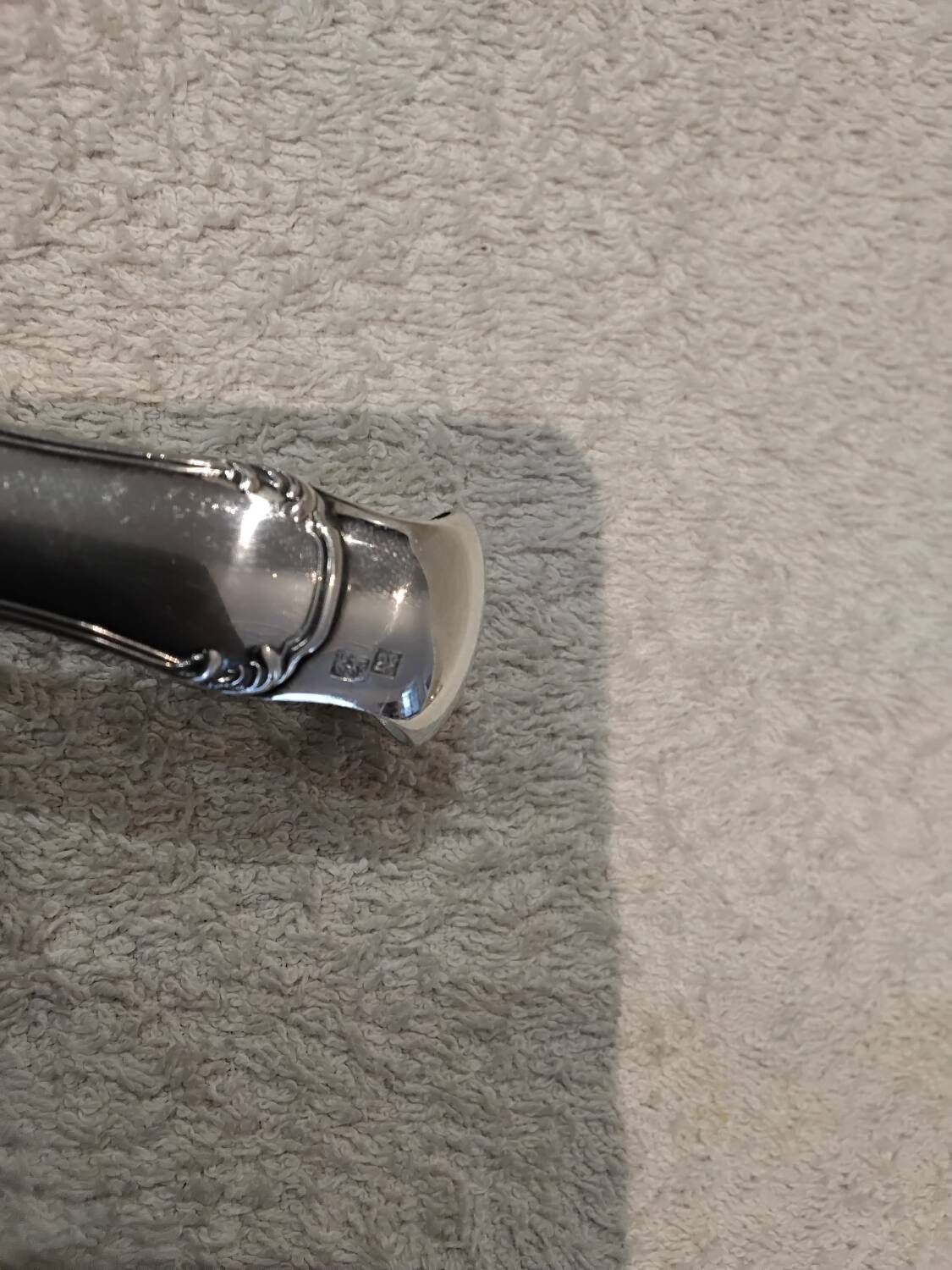 Silver-plated metal sugar tongs by silversmith Ercuis Valencay, 13.3cm
