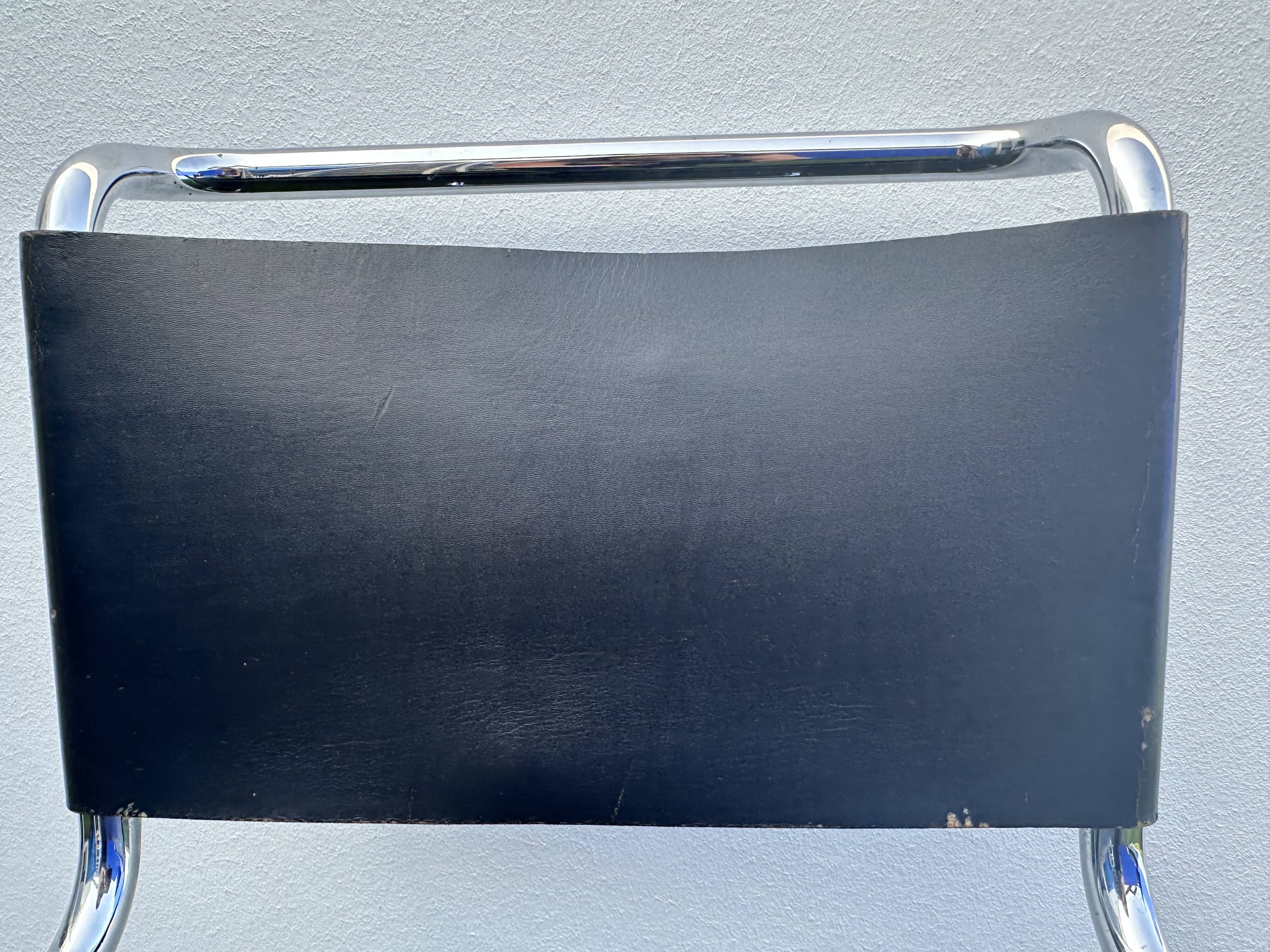 Pair of MR 10 chairs with Mies Van der Rohe laces, Knoll International