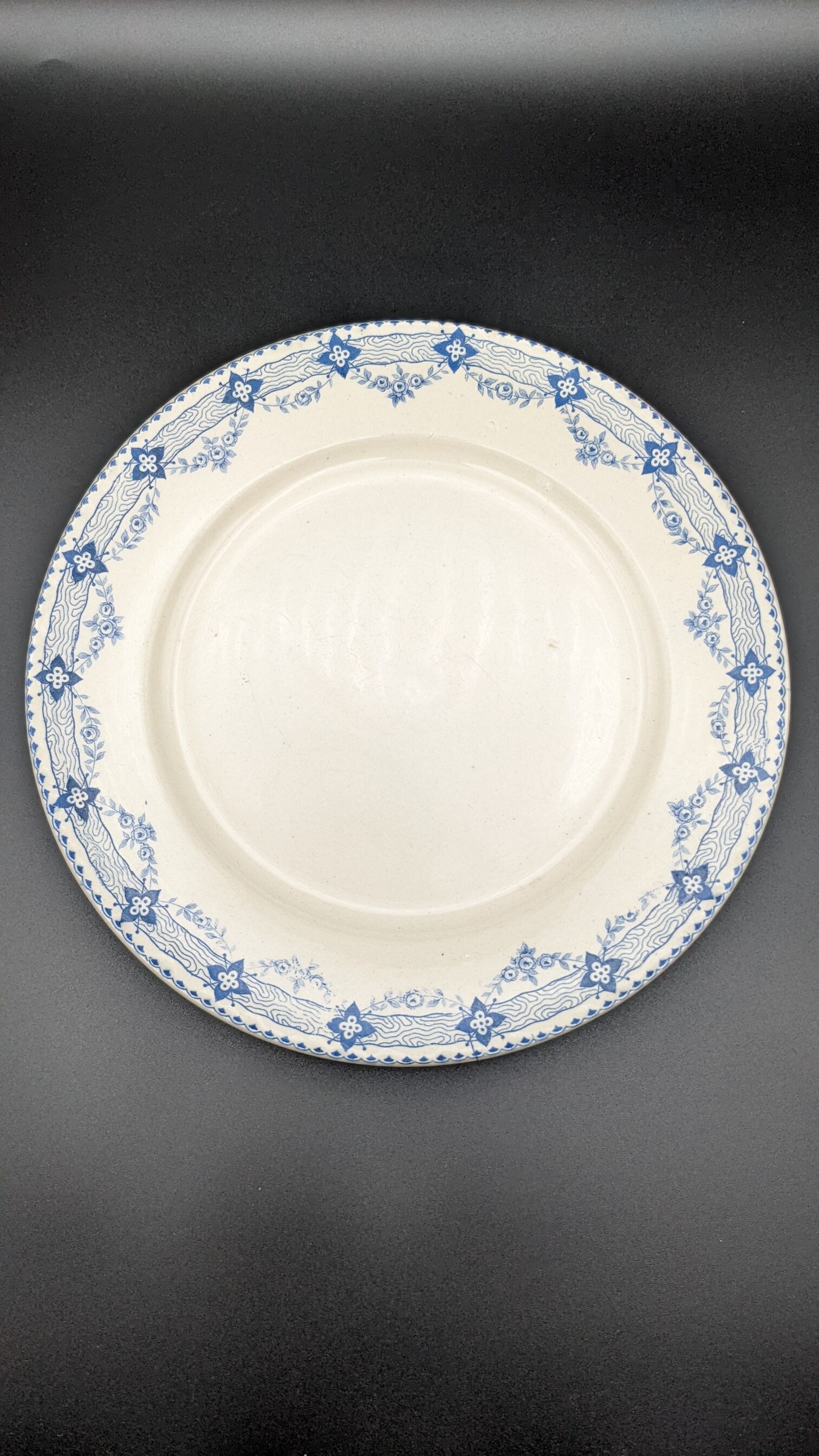 Lot 2 old flat plates boulenger choisy le roi lavoisier