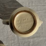 Théière en grès beige vintage à motif de fleurs roses H22