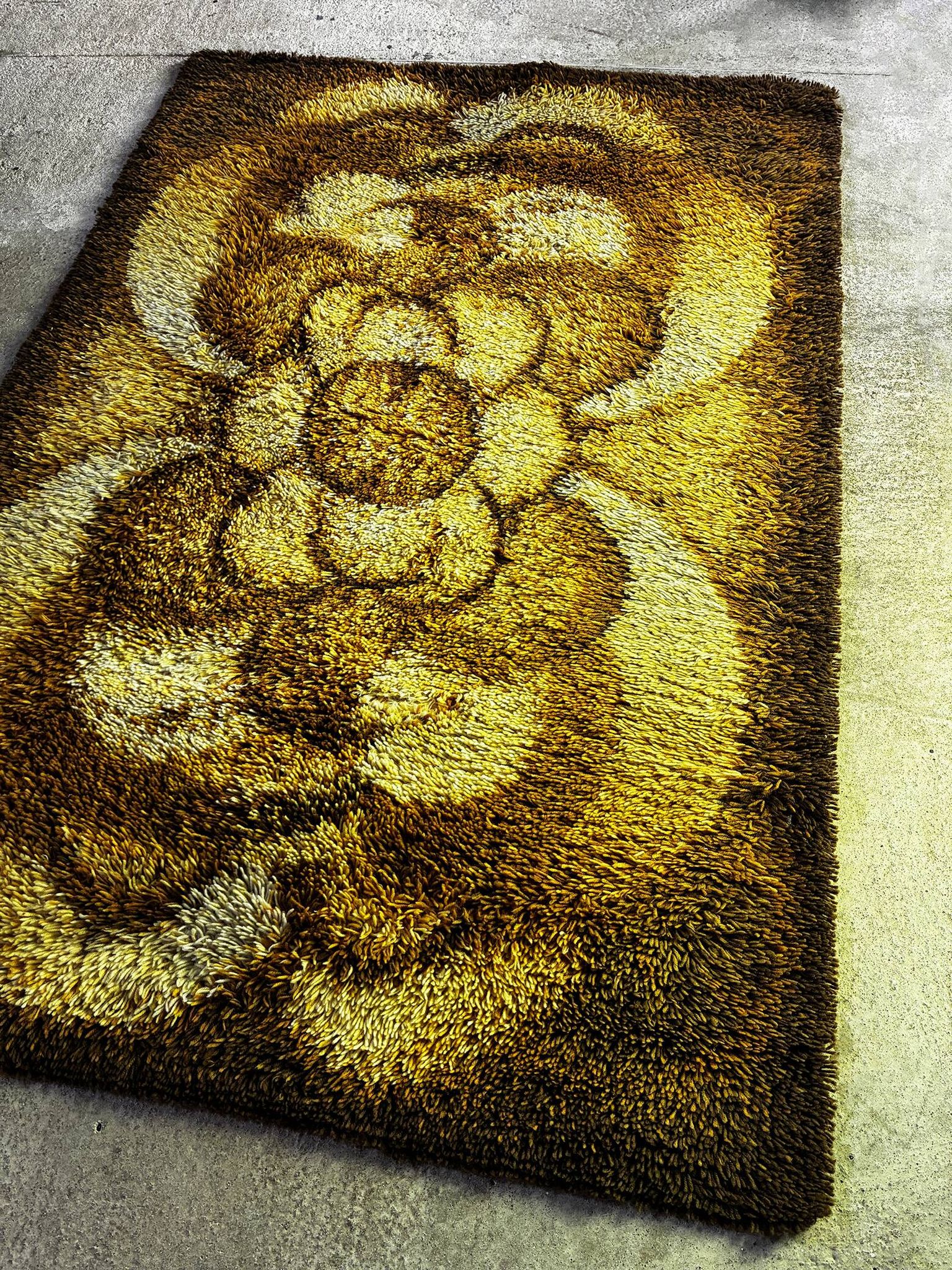 Vintage Rug • Desso • Pop Psyché • 220 cm x 150 cm • 1970