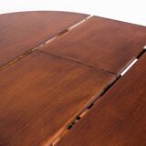 Table à manger avec une rallonge centrale. Vintage. Style Art Déco. Bois vernis. France, années 60.