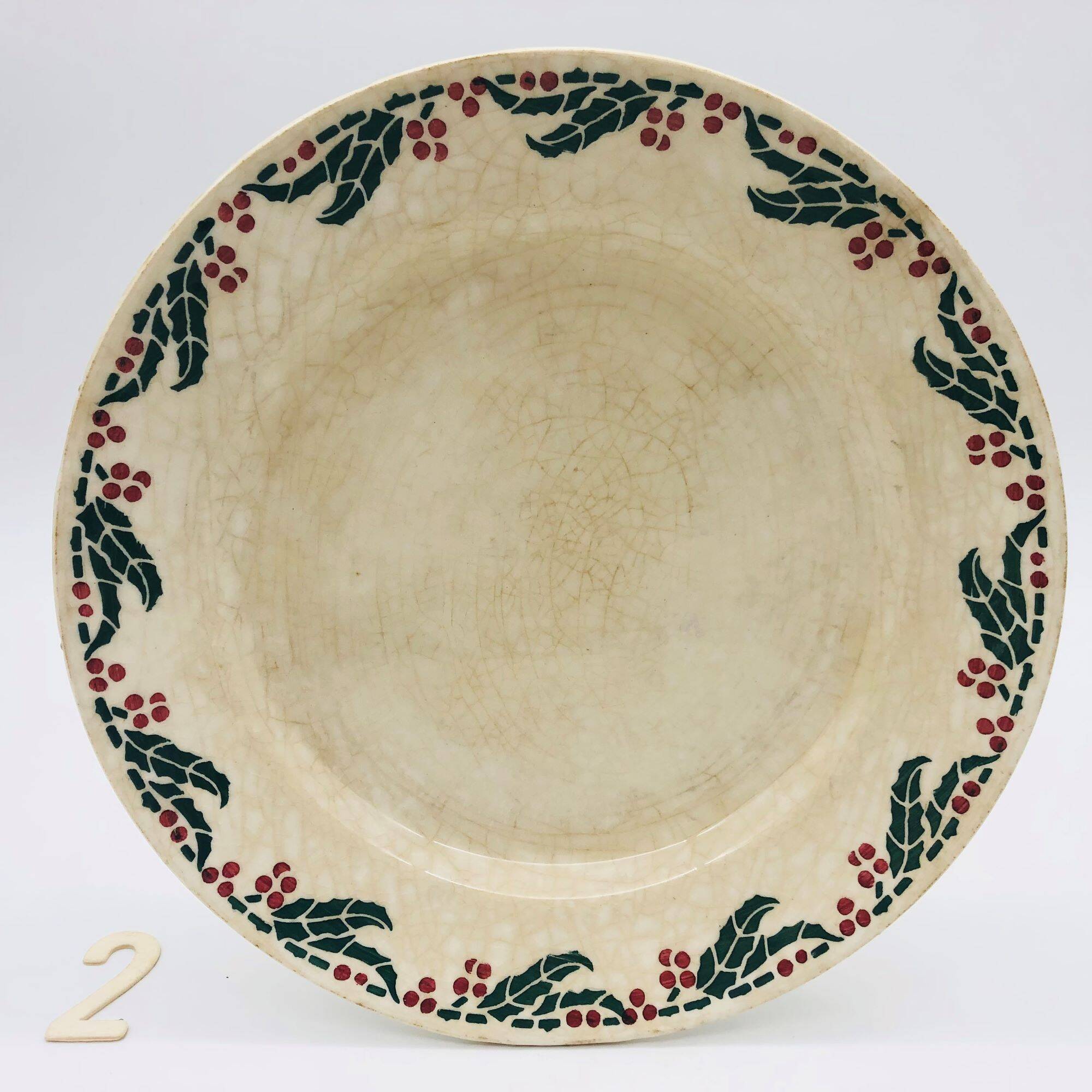 Series of 6 mismatched dinner plates.