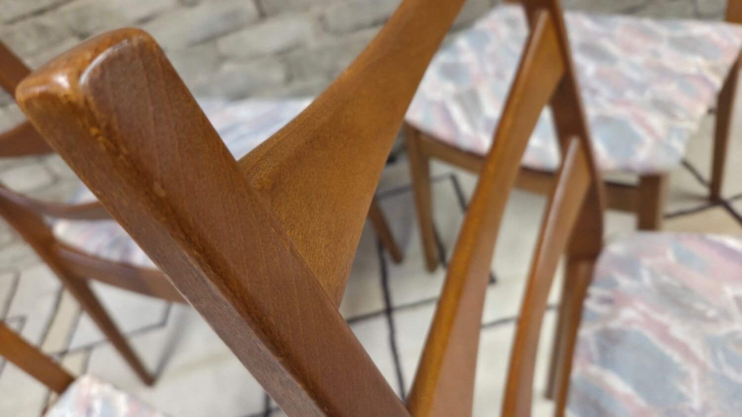 Set of 4 vintage Welzel chairs in 1970s Scandinavian style.