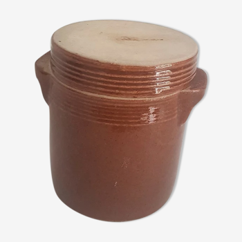Vintage pot with lid