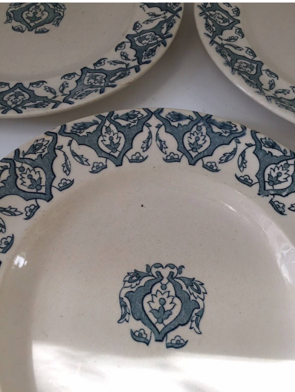 3 Grandes Assiettes Terre de Fer Rhodes Longwy XIX