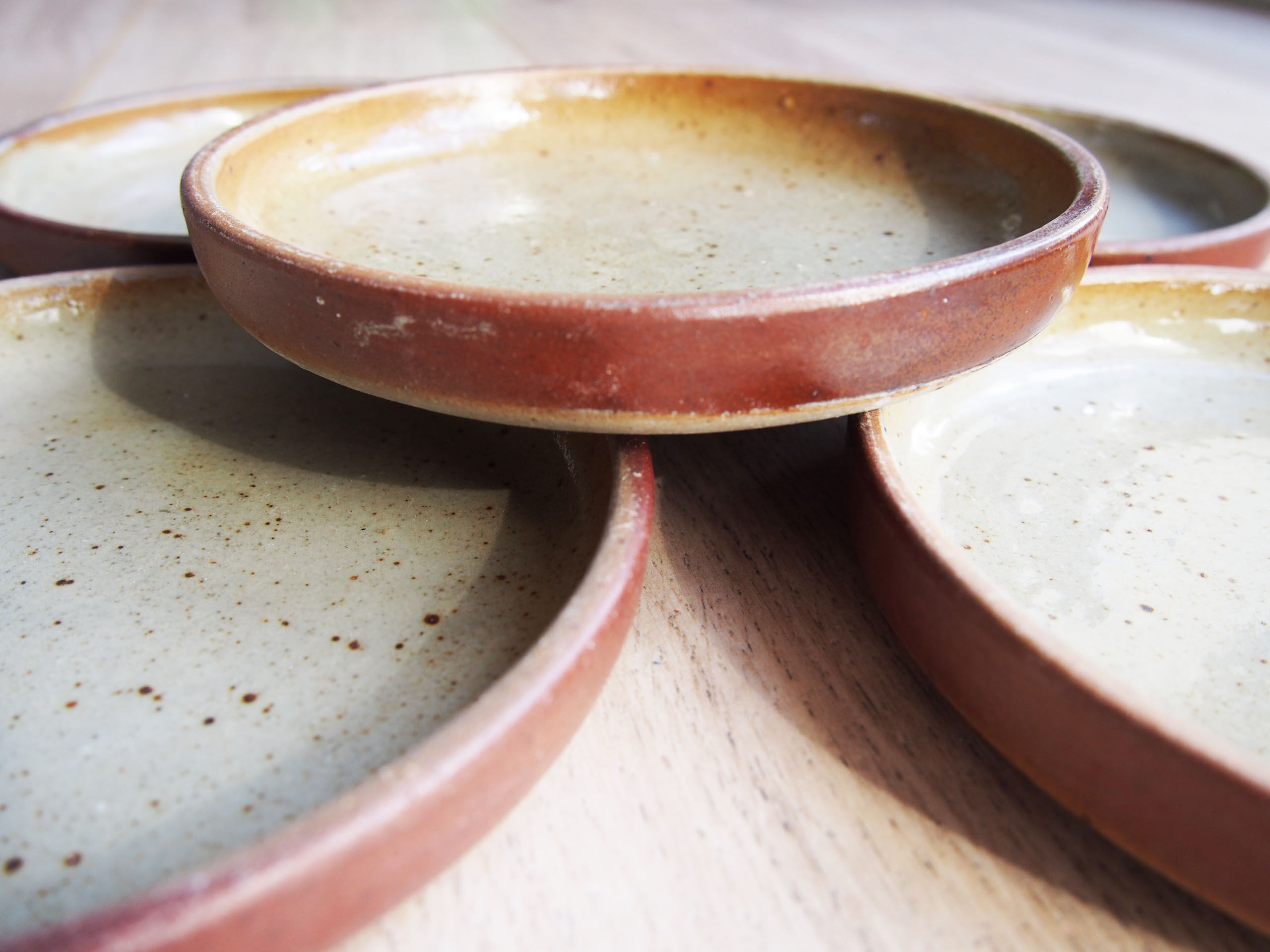 5 small plates in sandstone