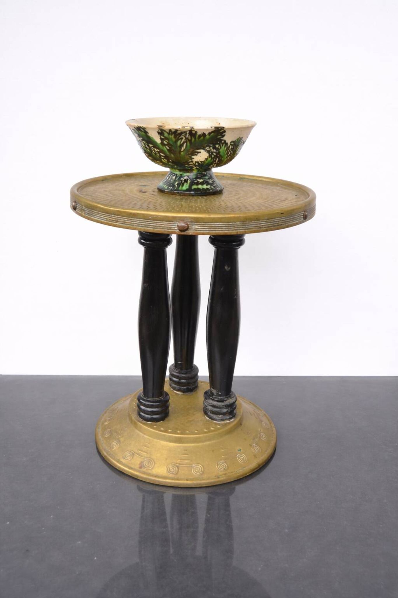 Table de fumeur de style sécessionniste dans le style de Joseff Hoffman - 1900